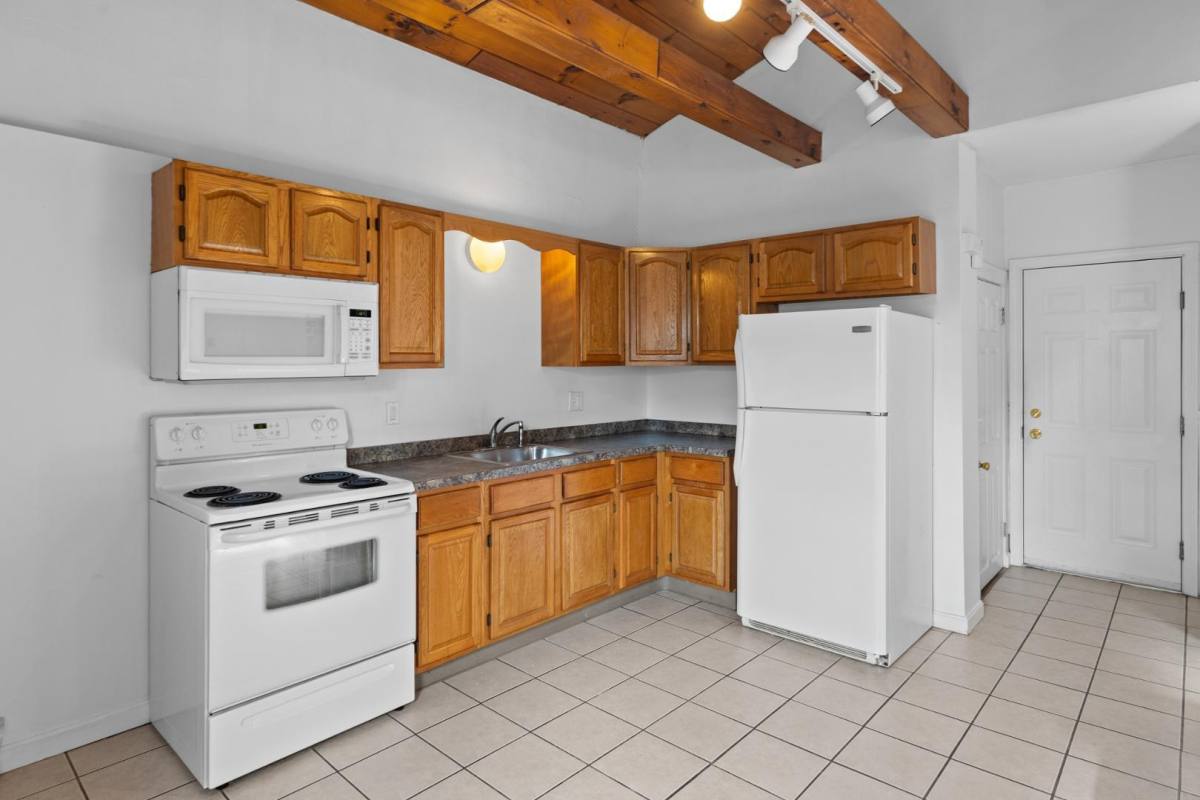 Apartment for rent at 79 Oak St #6, Providence, RI 02909