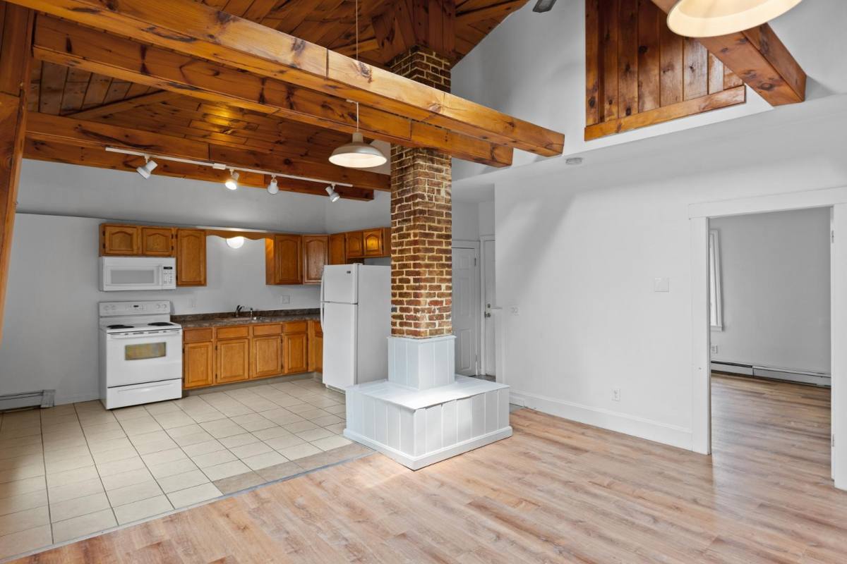 Apartment for rent at 79 Oak St #6, Providence, RI 02909