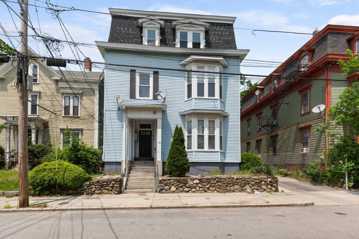 Apartment for rent at 79 Oak St #6, Providence, RI 02909