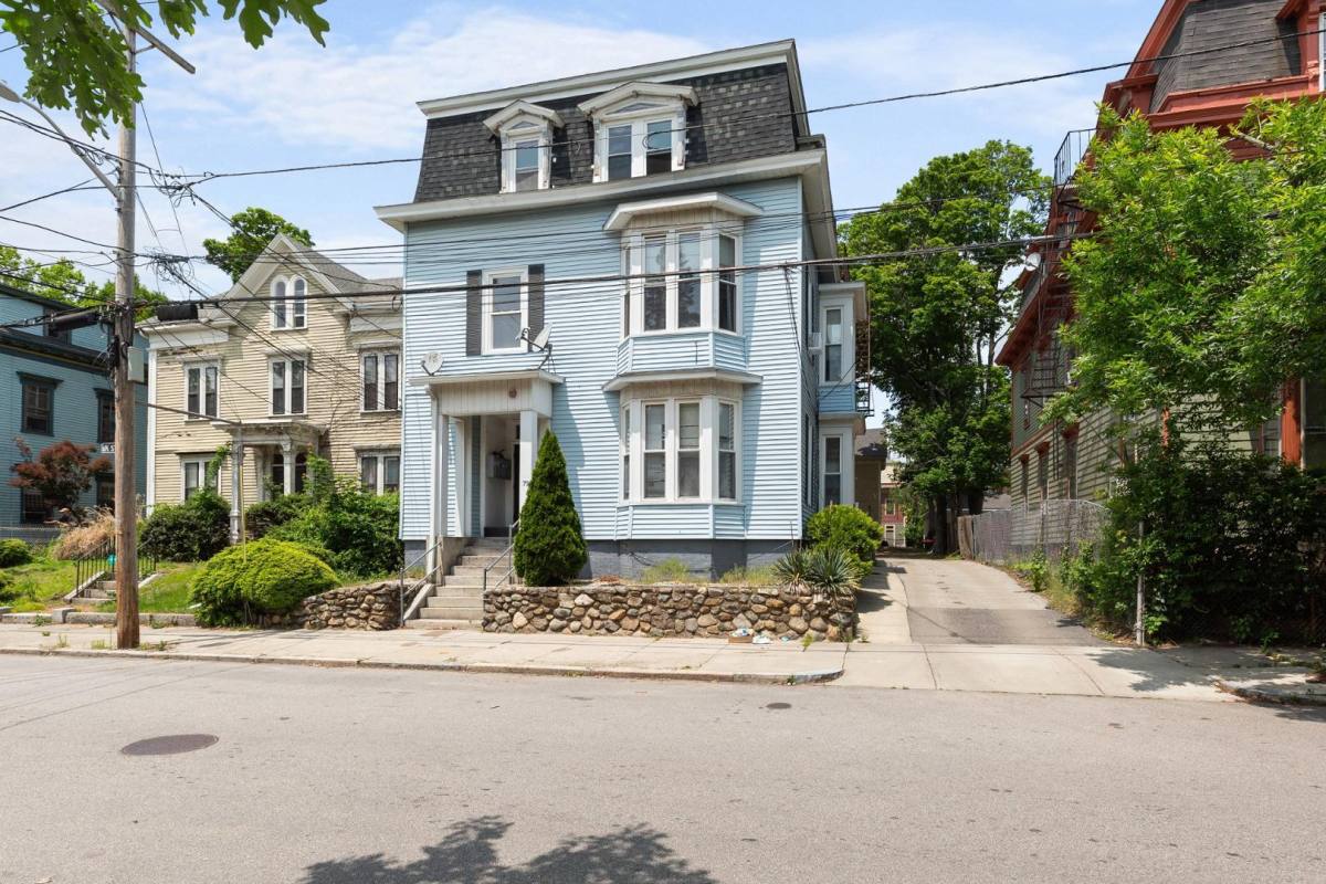 Apartment for rent at 79 Oak St #6, Providence, RI 02909