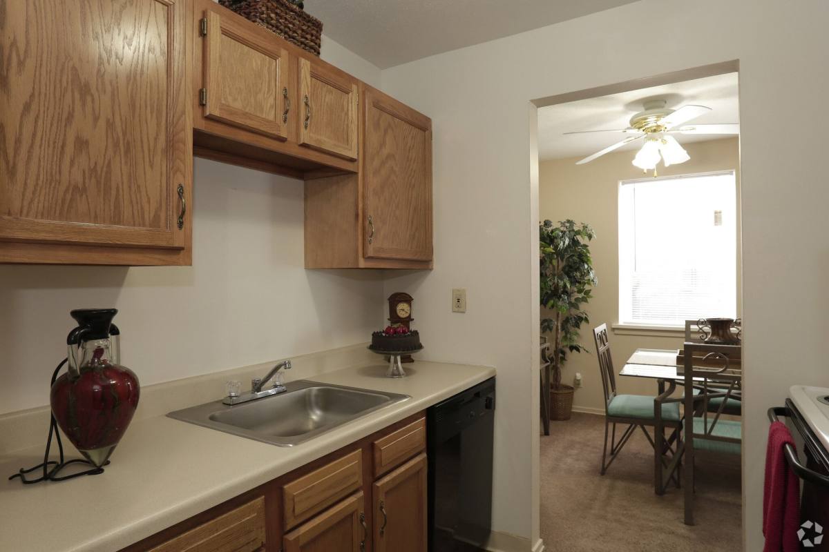 Apartment for rent at Ellacott Parkway, 4340 Northfield Rd, Cleveland, OH 44128