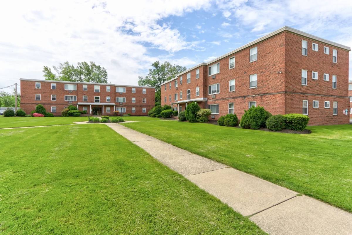 Apartment for rent at Ellacott Parkway, 4340 Northfield Rd, Cleveland, OH 44128