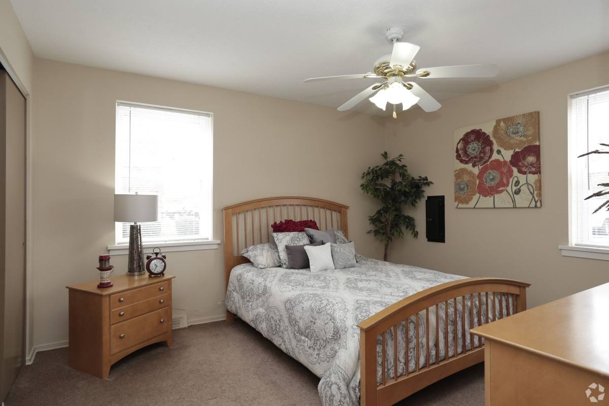 Apartment for rent at Ellacott Parkway, 4340 Northfield Rd, Cleveland, OH 44128