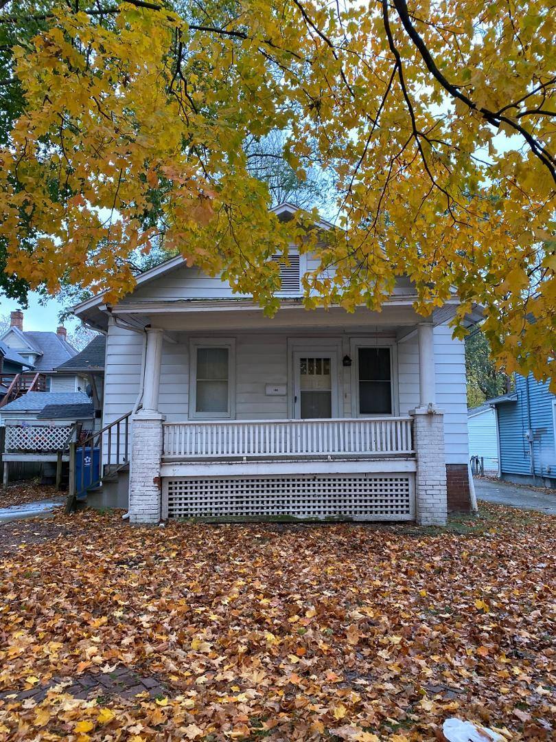 House for rent at 403 N Lynn St #1, Champaign, IL 61820