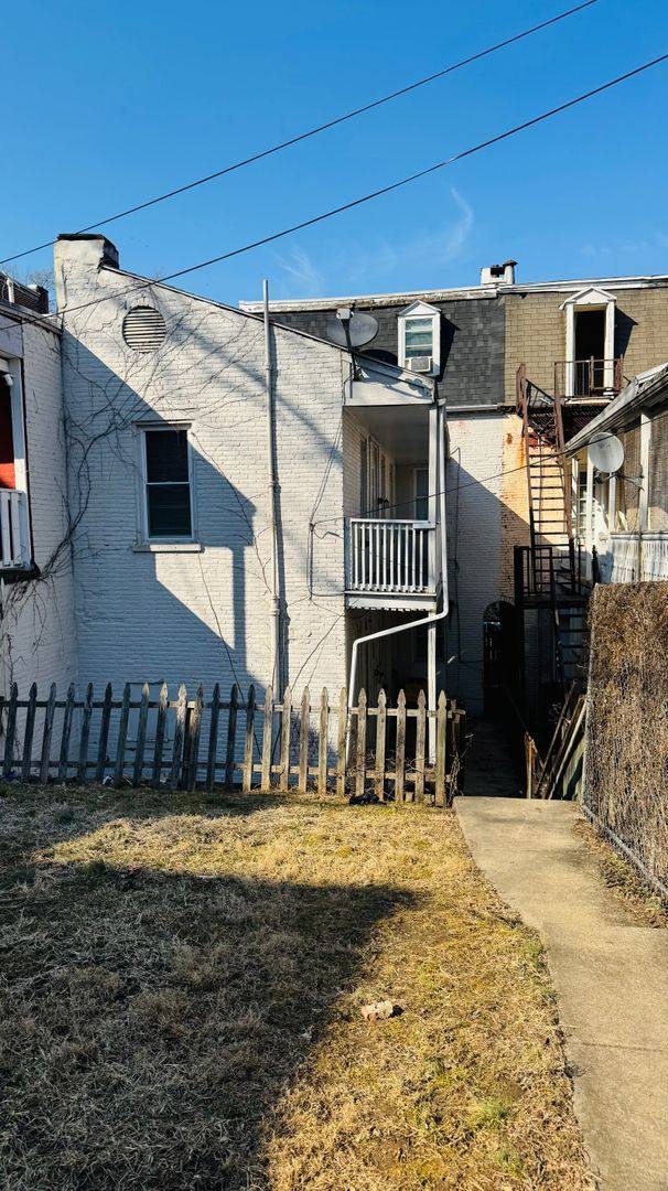 Apartment for rent at 328 W King St, Lancaster, PA 17603