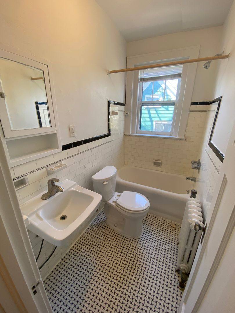 Apartment for rent at 809 E Kingsley St, Ann Arbor, MI 48104