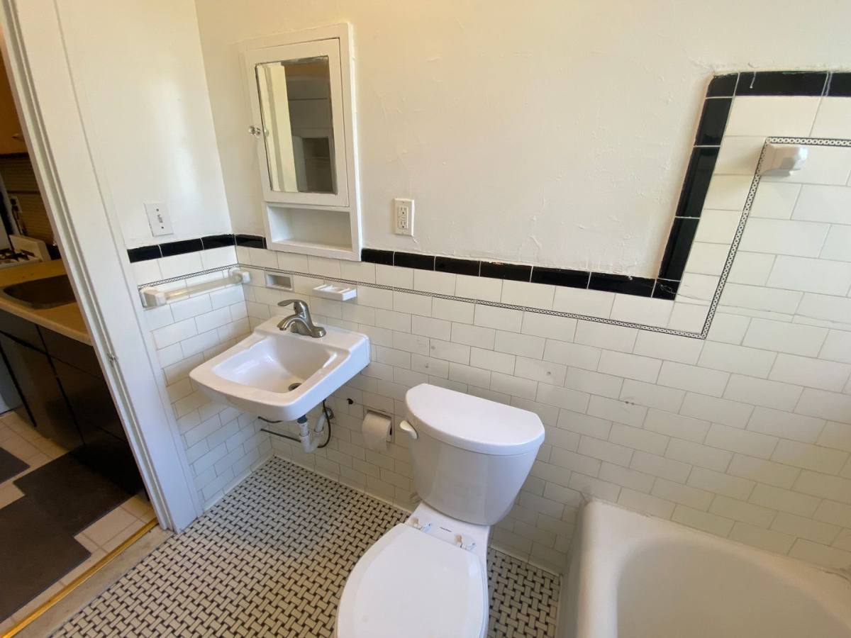 Apartment for rent at 809 E Kingsley St, Ann Arbor, MI 48104