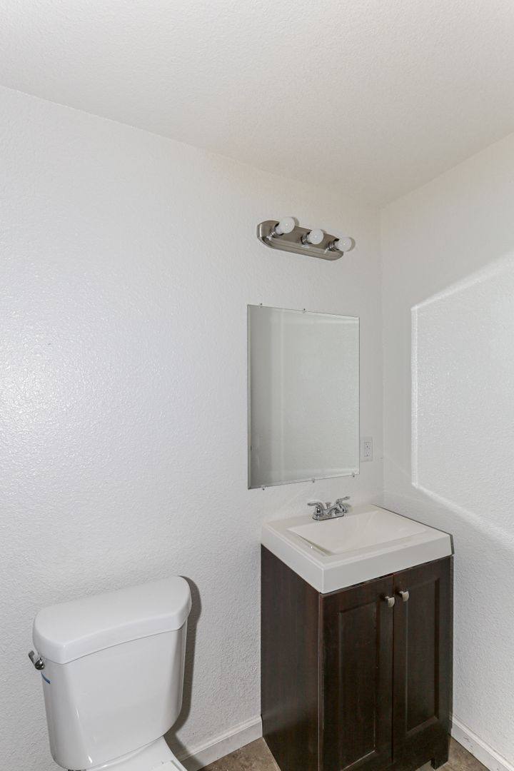 Apartment for rent at 147 N Parsons Ave, Merced, CA 95340