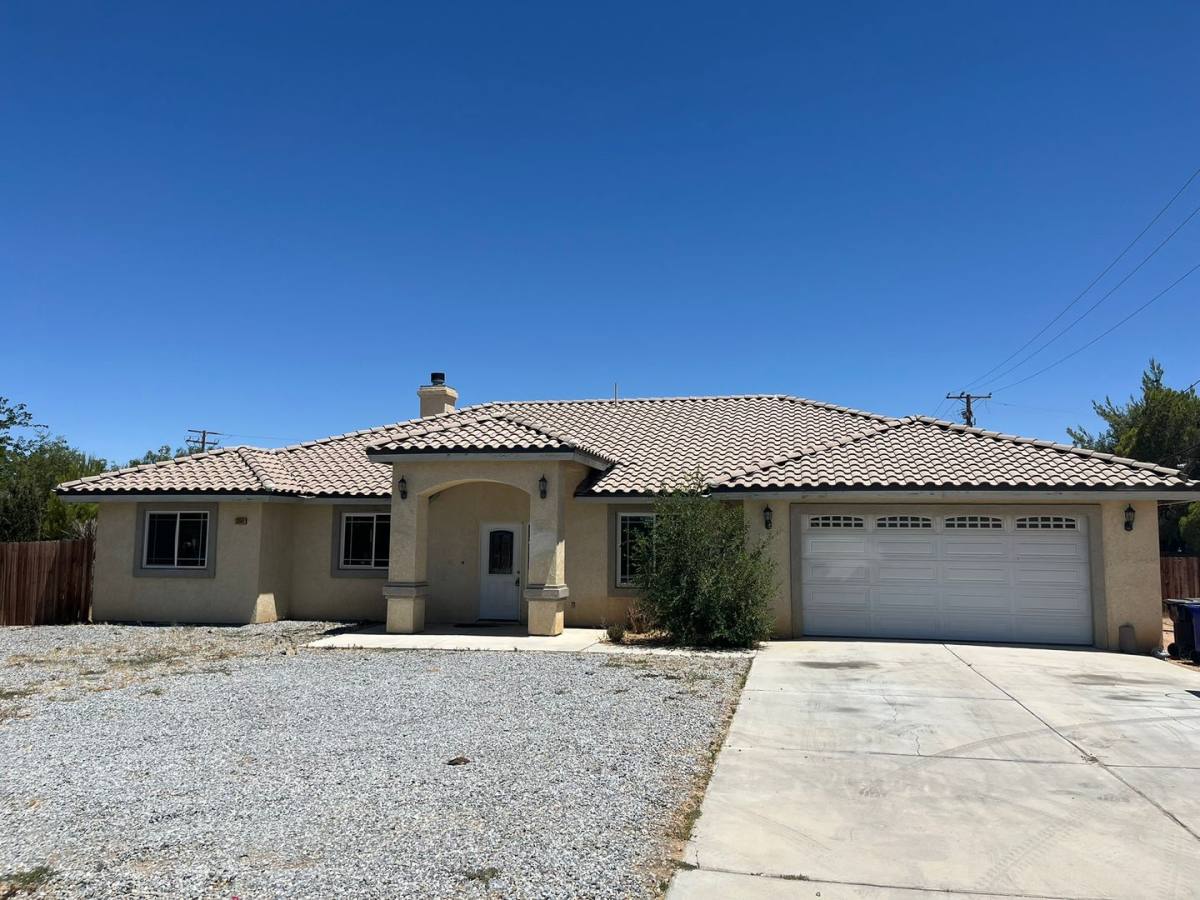 House for rent at 13509 Algonquin Rd, Apple Valley, CA 92308
