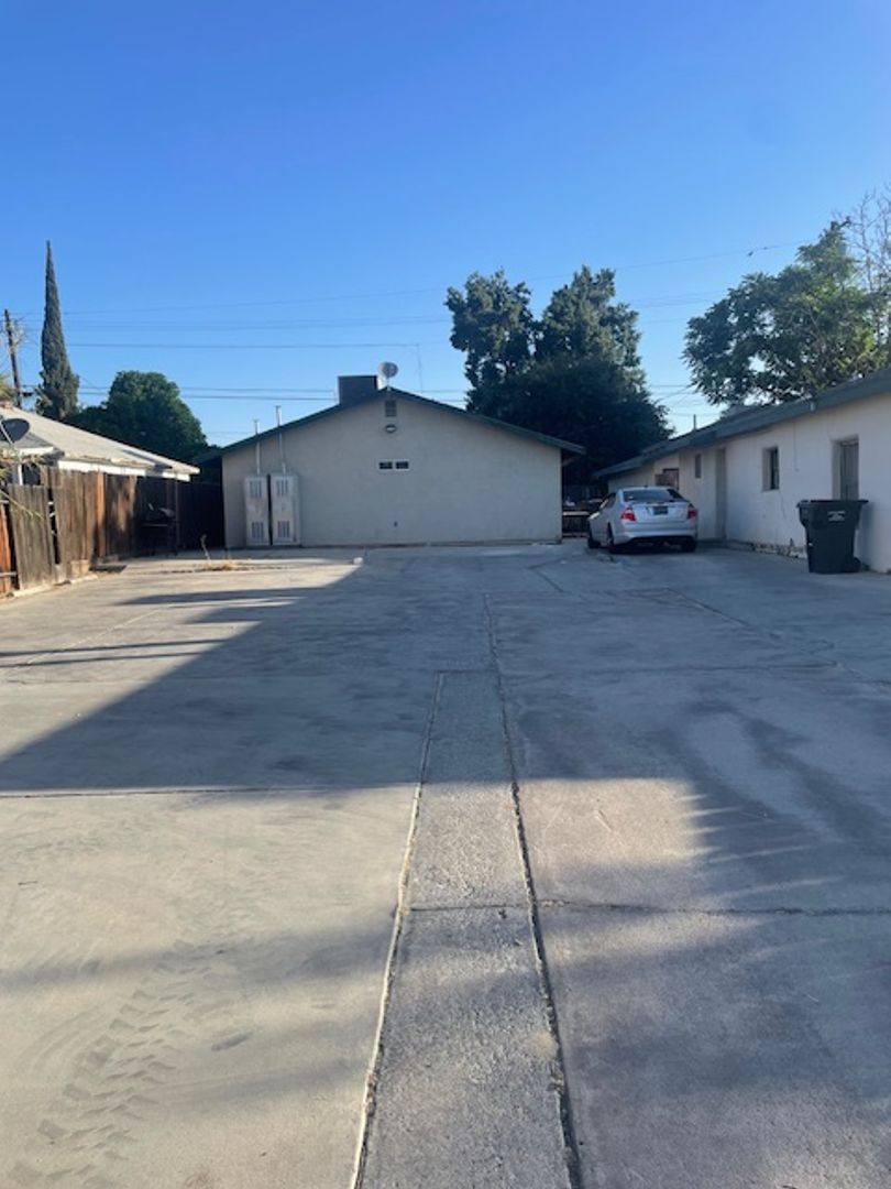 Apartment for rent at 306 Woodrow Ave, Bakersfield, CA 93308
