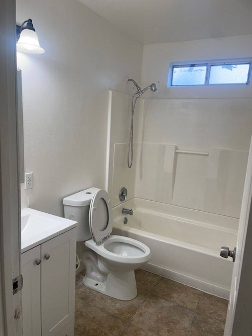 Apartment for rent at 306 Woodrow Ave, Bakersfield, CA 93308