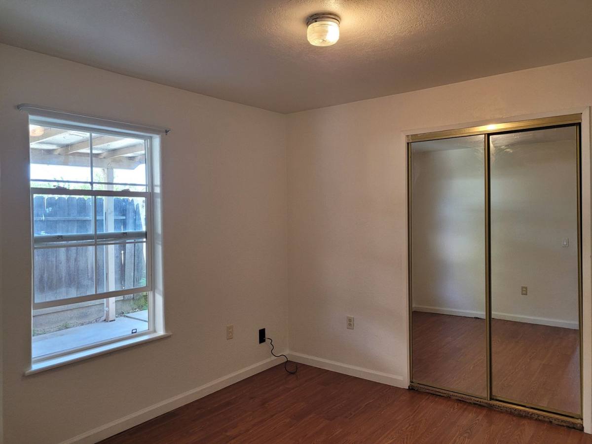 Townhouse for rent at 585 S Ave, Turlock, CA 95380