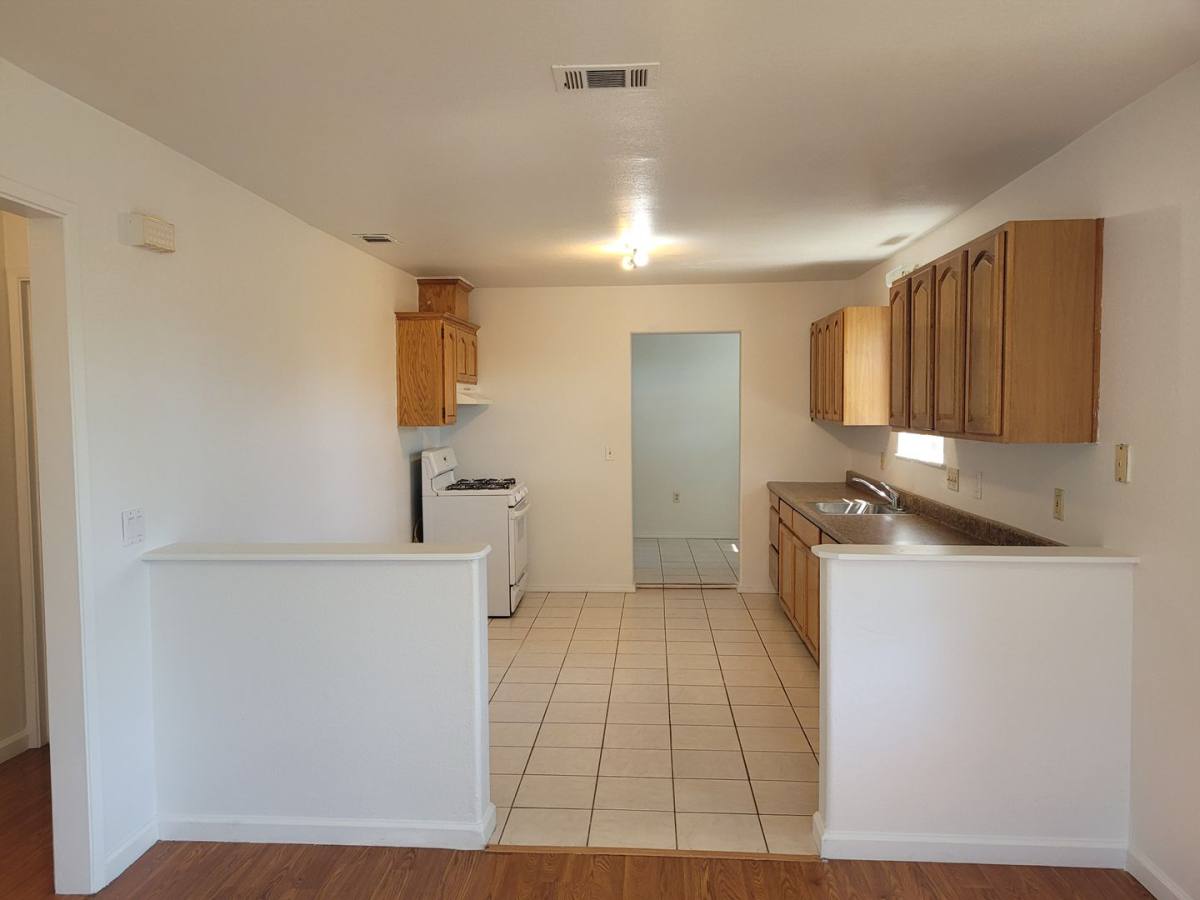 Townhouse for rent at 585 S Ave, Turlock, CA 95380