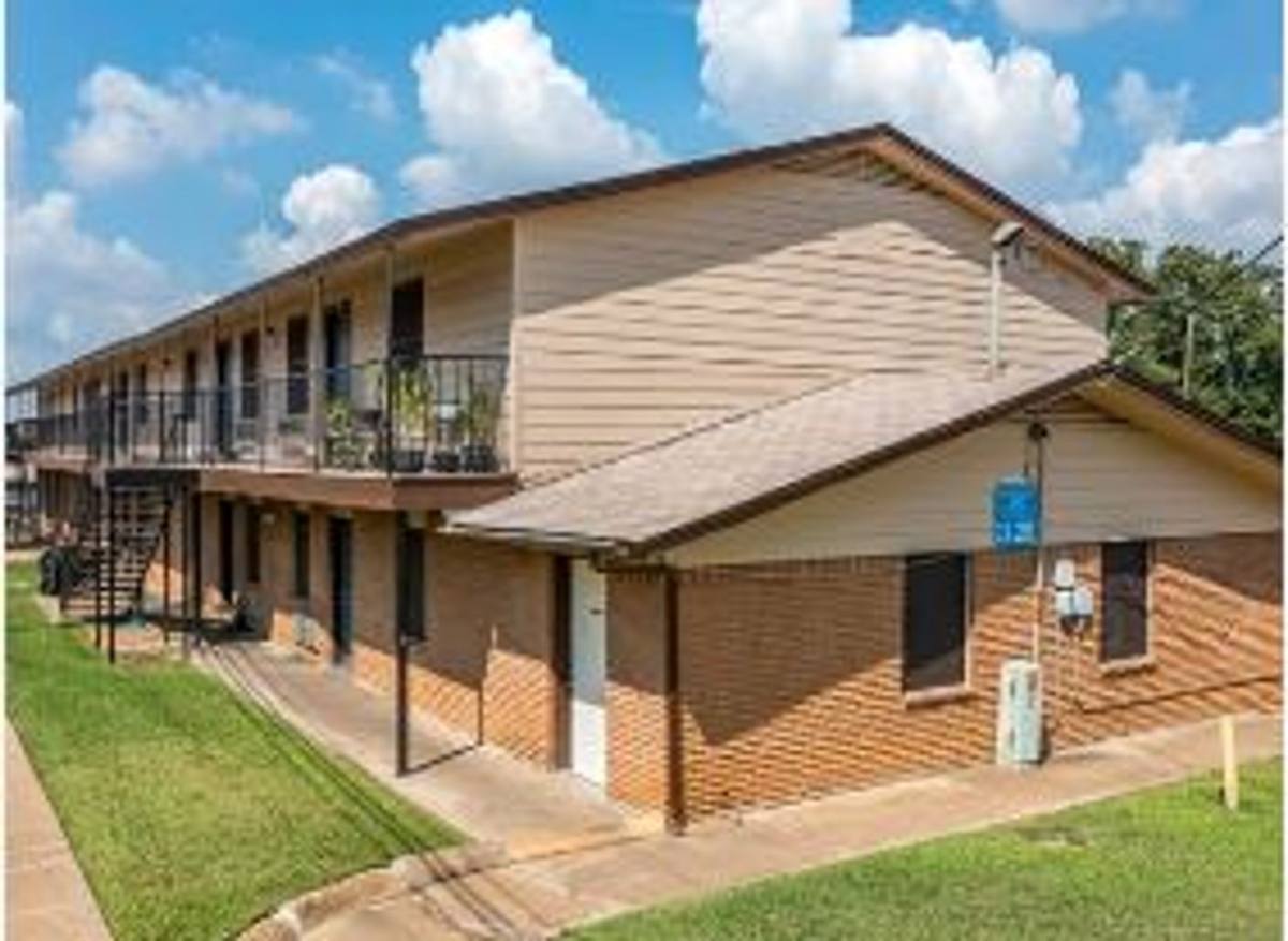 Apartment for rent at 304 Norman Dr, Arlington, TX 76010