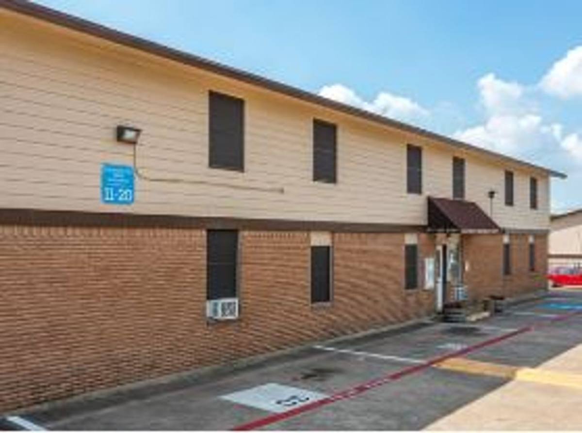 Apartment for rent at 304 Norman Dr, Arlington, TX 76010