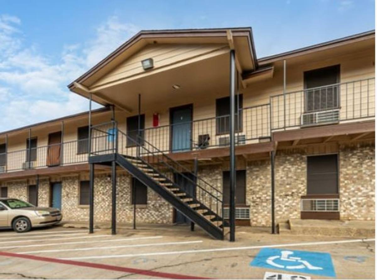 Apartment for rent at 304 Norman Dr, Arlington, TX 76010