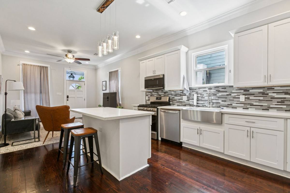Apartment for rent at 2104-2106 Marais St, New Orleans, LA 70116