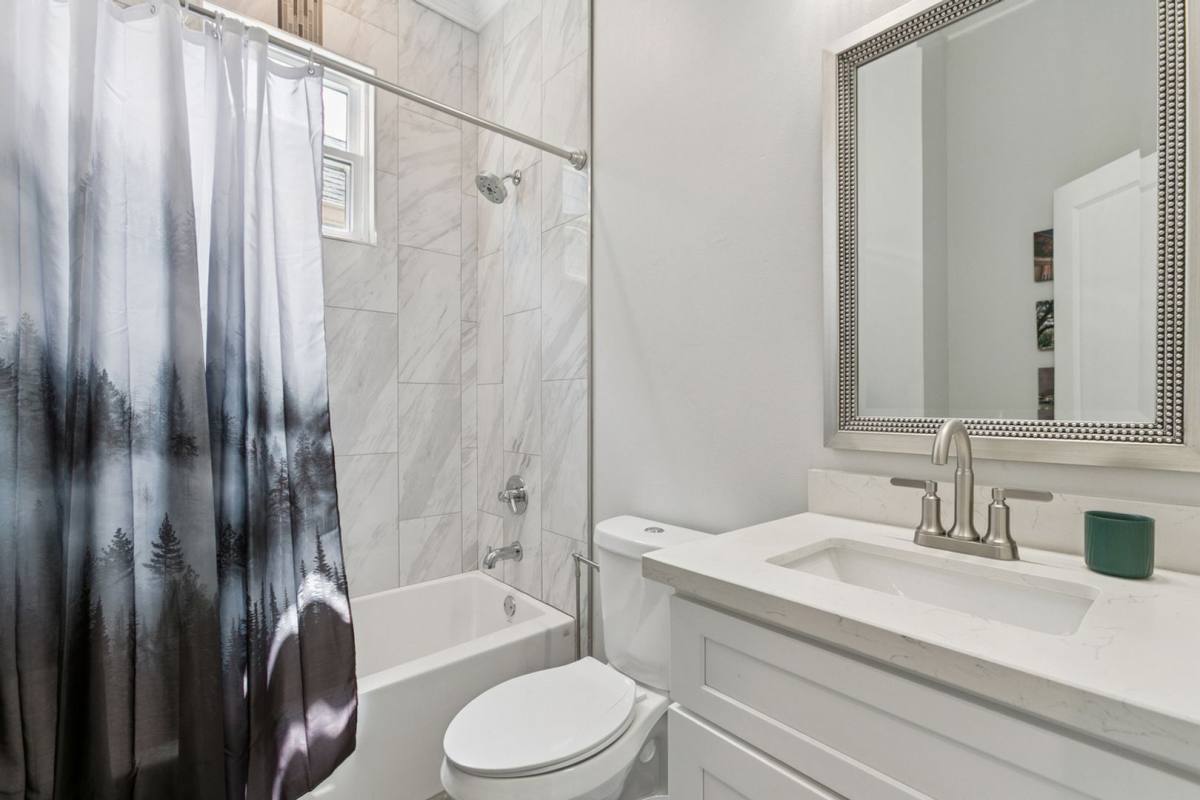 Apartment for rent at 2104-2106 Marais St, New Orleans, LA 70116