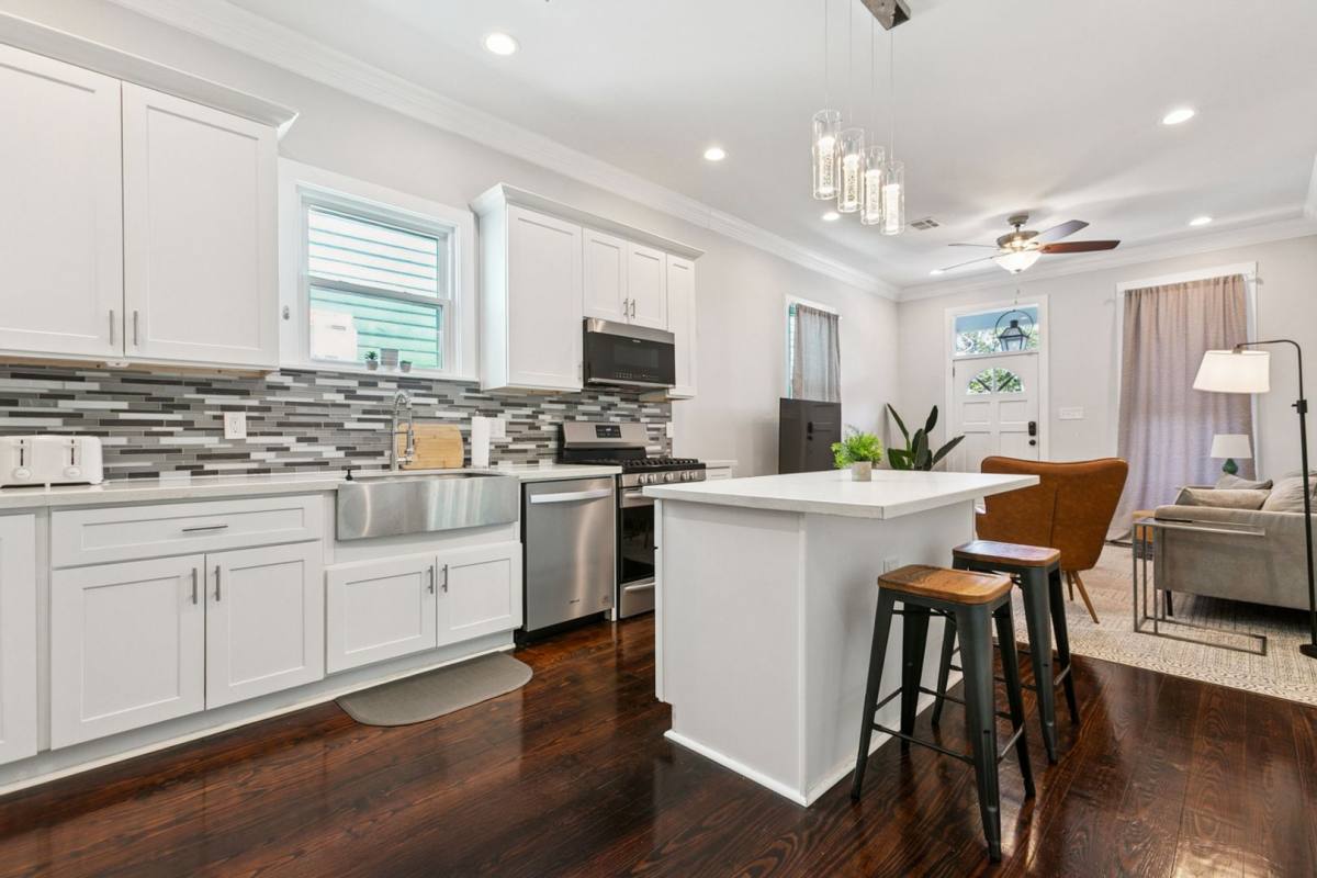 Apartment for rent at 2104-2106 Marais St, New Orleans, LA 70116