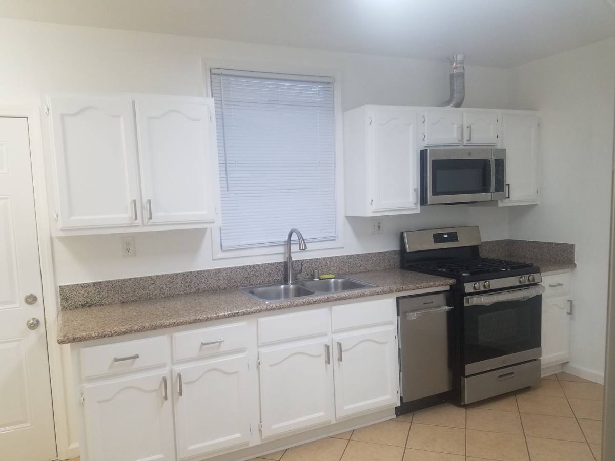 Apartment for rent at 4219 W 28th St, Los Angeles, CA 90018