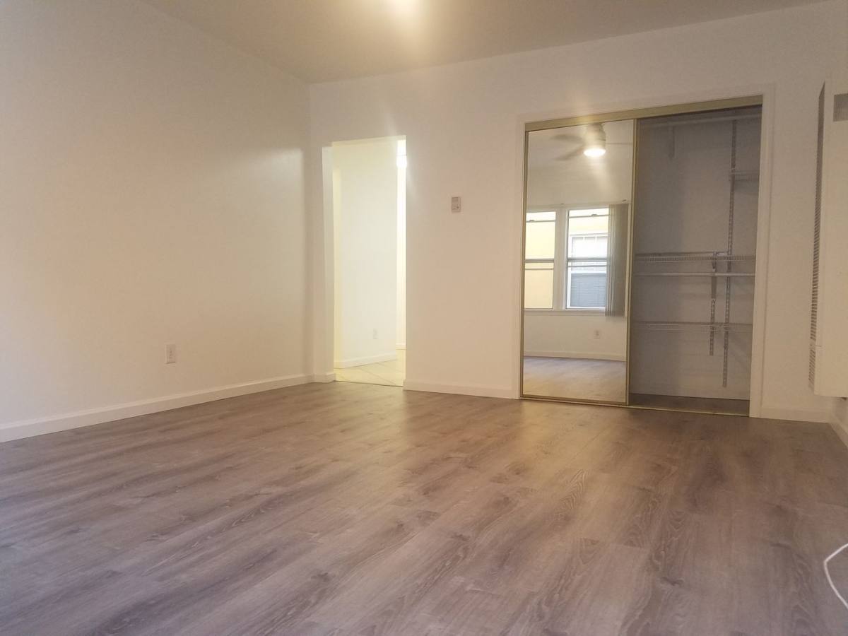 Apartment for rent at 4219 W 28th St, Los Angeles, CA 90018
