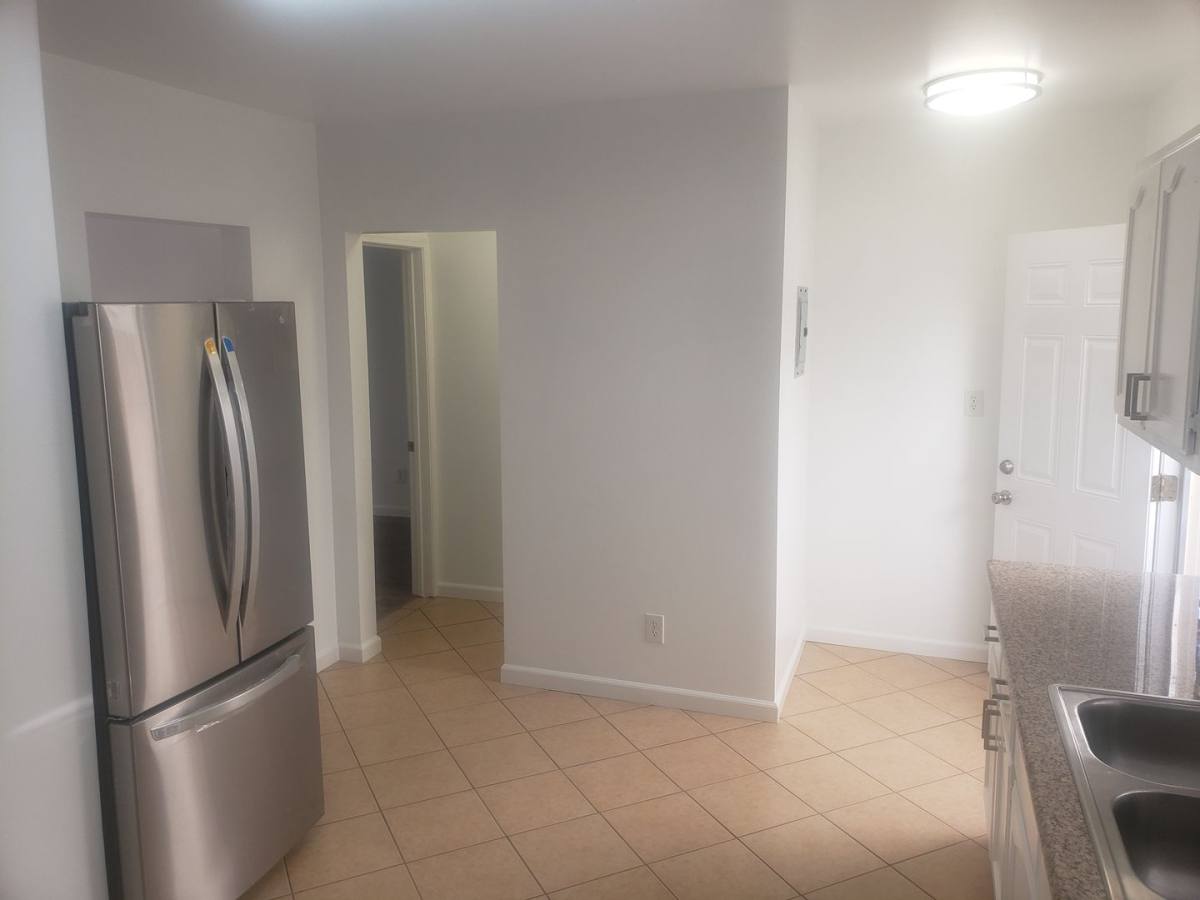 Apartment for rent at 4219 W 28th St, Los Angeles, CA 90018