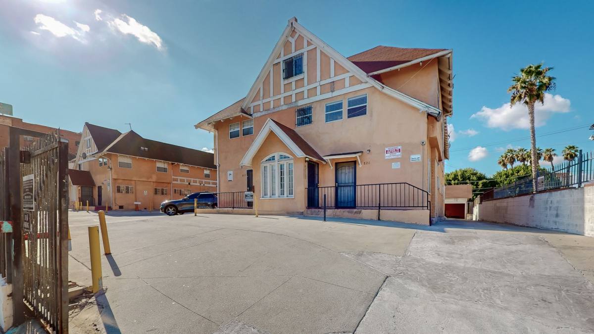 Apartment for rent at 821-831 1 2 S Normandie Ave, Los Angeles, CA 90005