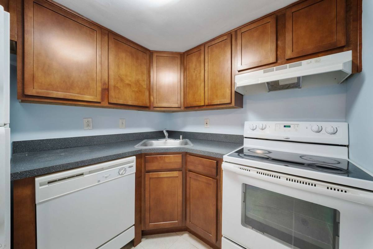 Condo for rent at 429 Kenyon St NW, Washington, DC 20010