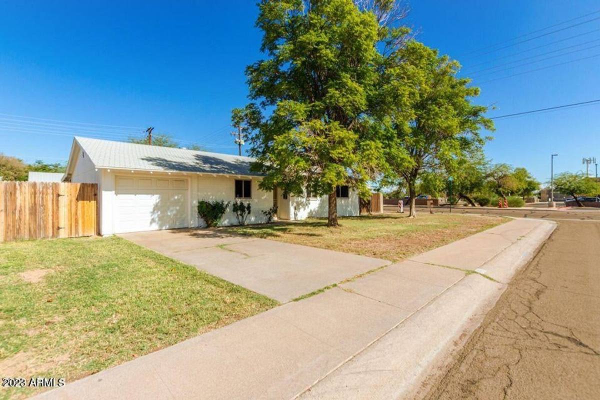 House for rent at 7544 E Kimsey Lane, Scottsdale, AZ 85257