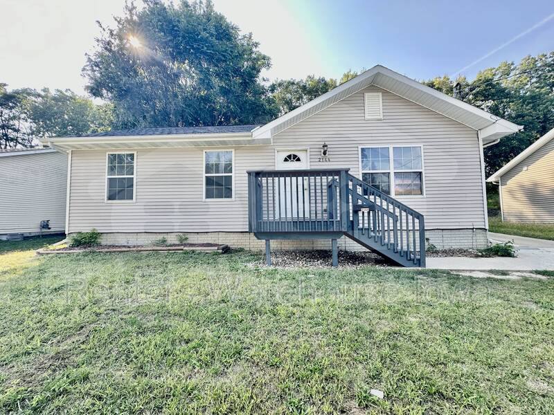 House for rent at 2144 SE 6th St, Des Moines, IA 50315