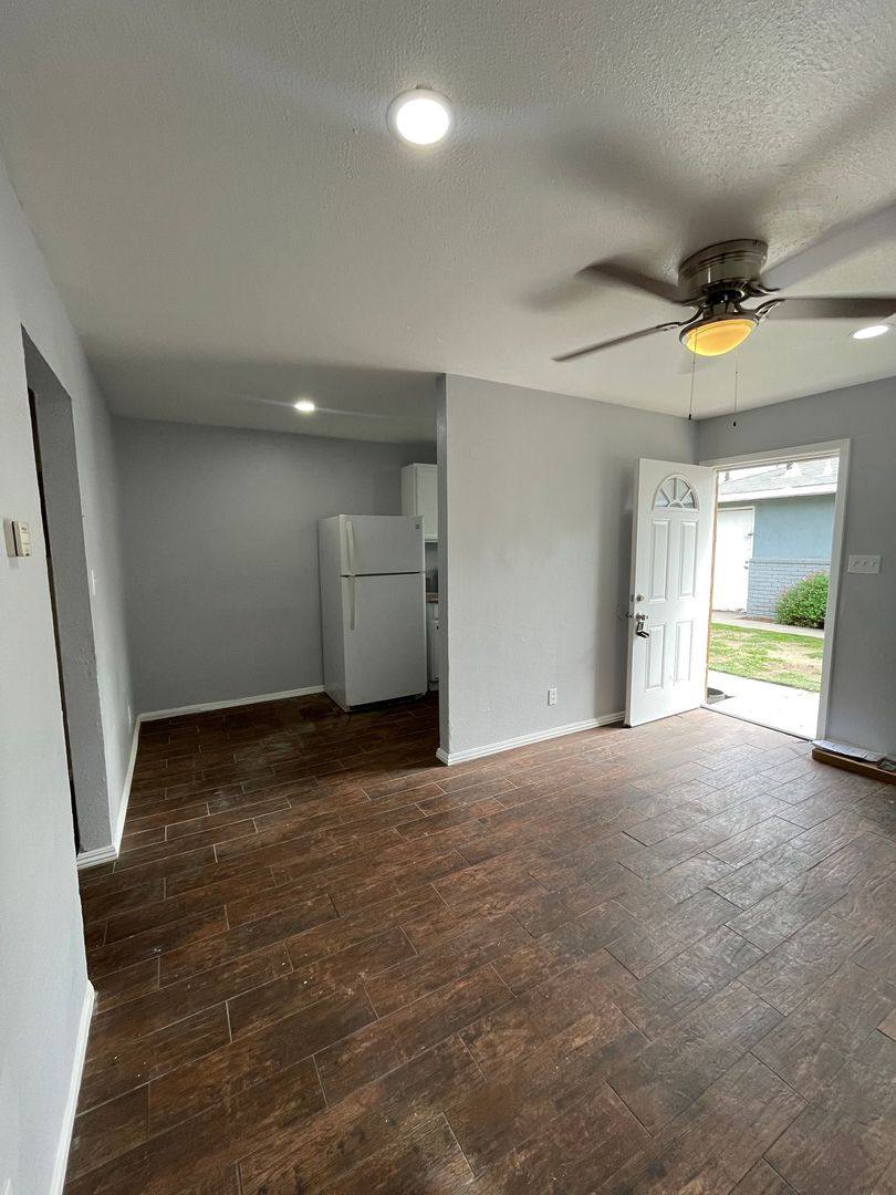 Apartment for rent at 150 N Calaveras St, Fresno, CA 93701