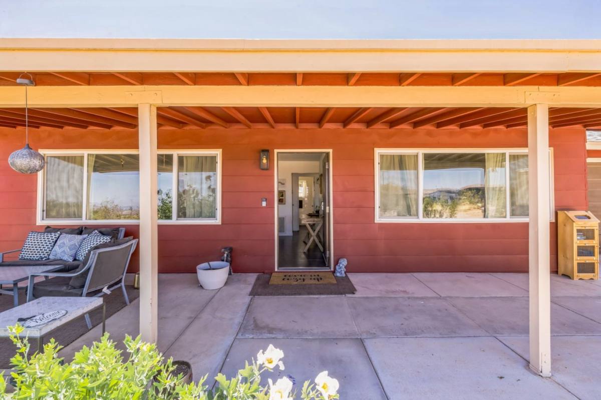 House for rent at 61381 Alta Mura Dr, Twentynine Palms, CA 92277