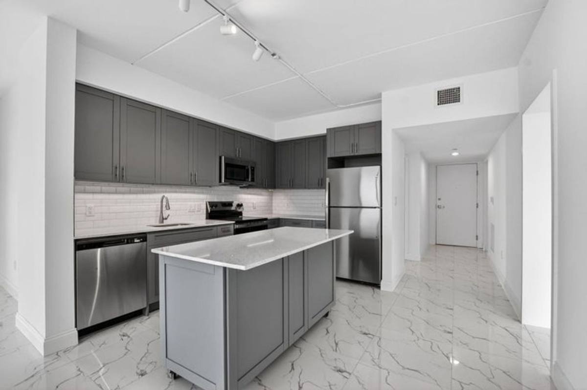 Apartment for rent at 350 W Hidden Valley Blvd, Boca Raton, FL 33487