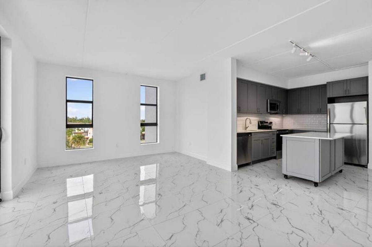 Apartment for rent at 350 W Hidden Valley Blvd, Boca Raton, FL 33487
