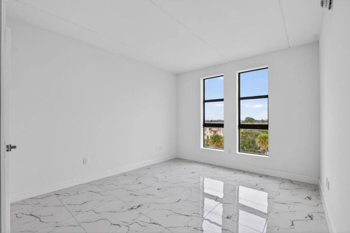 Apartment for rent at 350 W Hidden Valley Blvd, Boca Raton, FL 33487