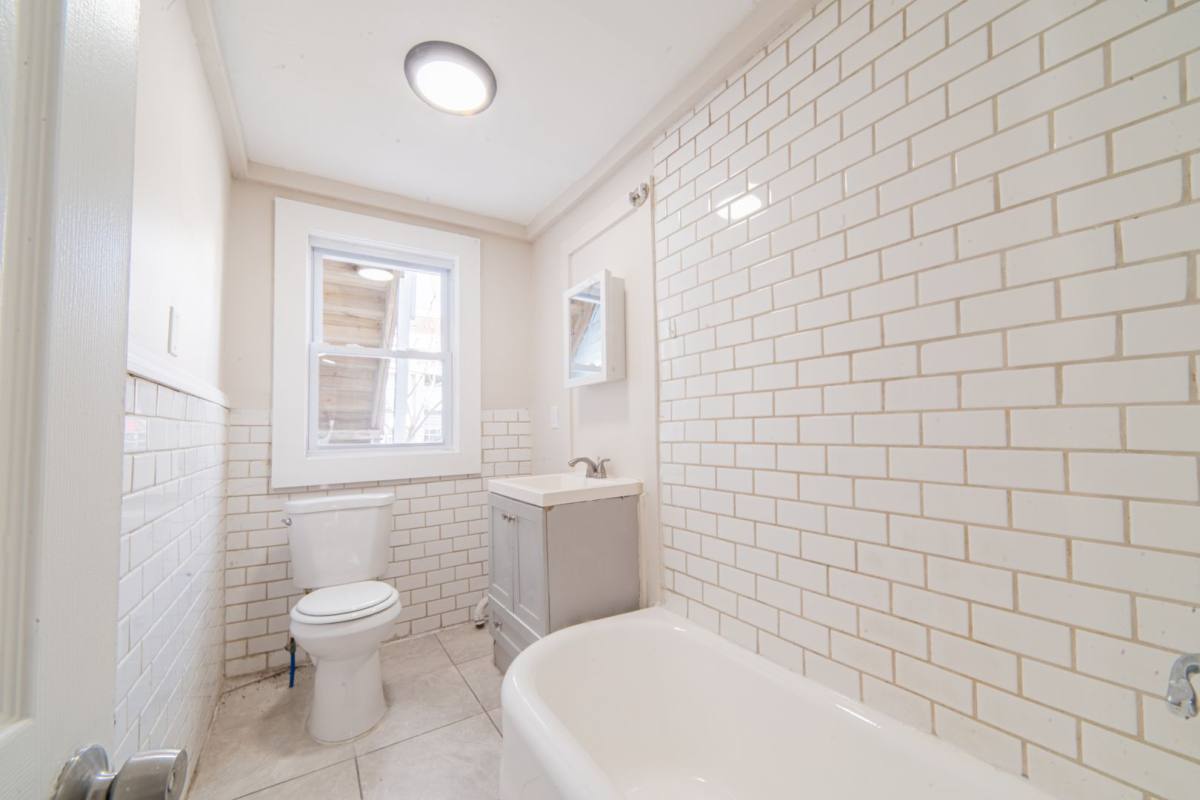Apartment for rent at 21 N Laclede Ave, Atlantic City, NJ 08401