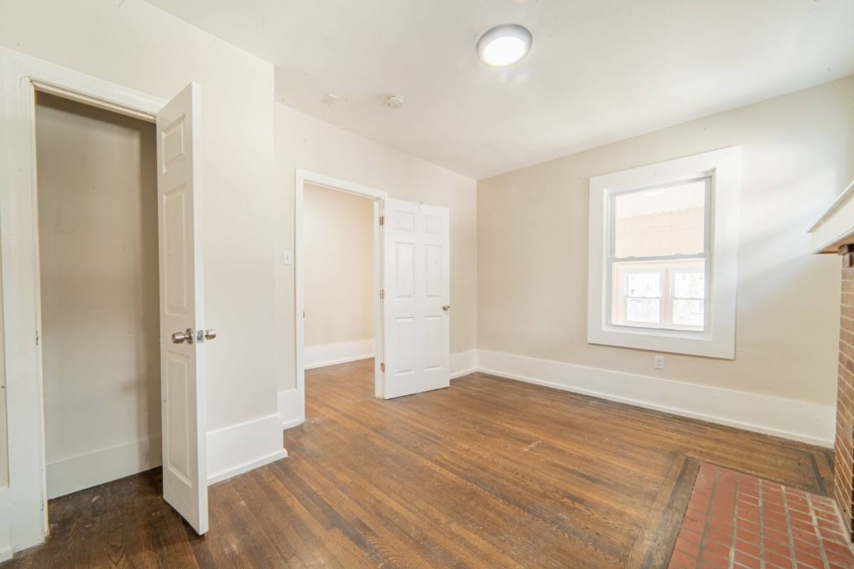 Apartment for rent at 21 N Laclede Ave, Atlantic City, NJ 08401