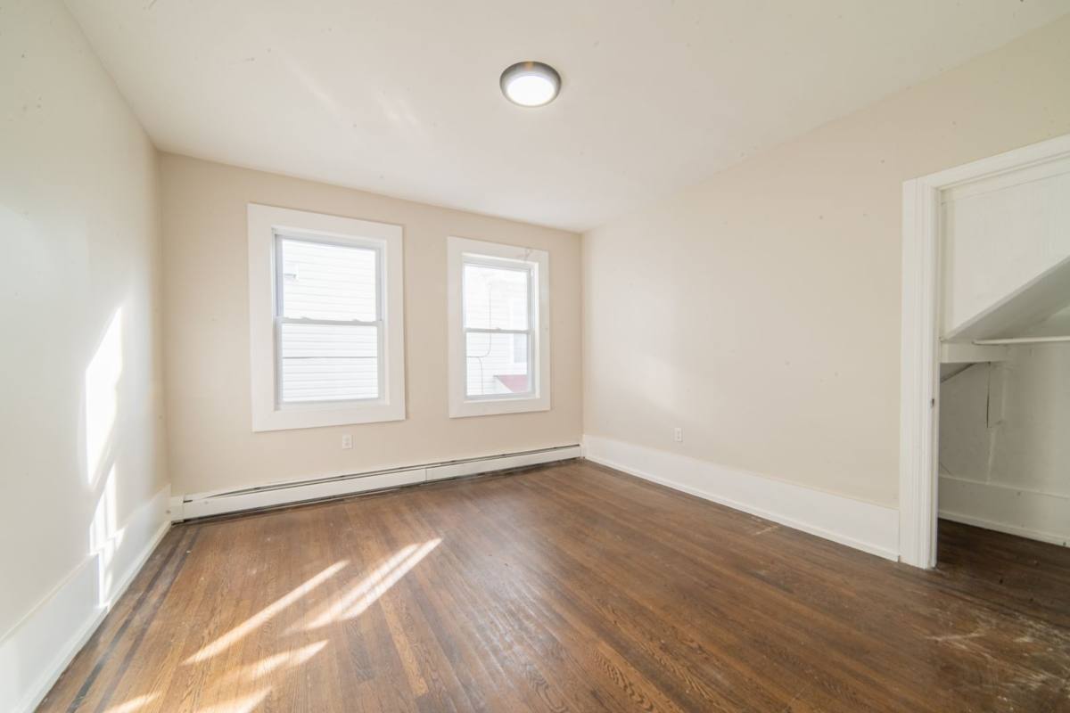 Apartment for rent at 21 N Laclede Ave, Atlantic City, NJ 08401