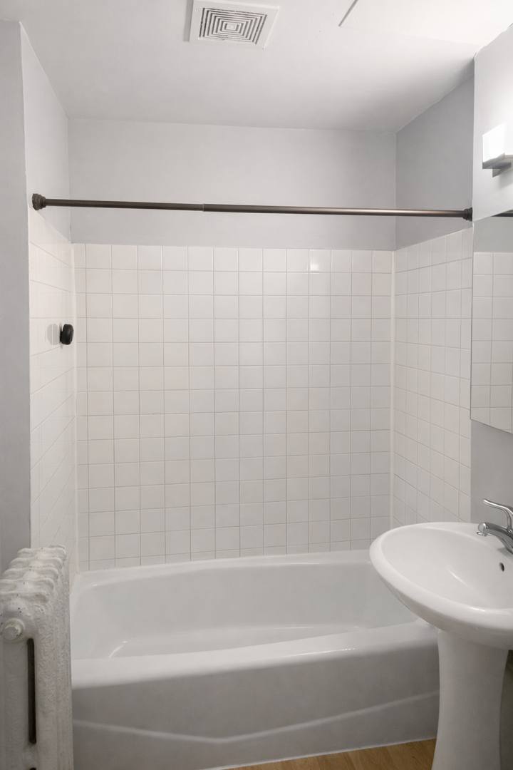 Apartment for rent at 808-810 University Ave SE, Minneapolis, MN 55414