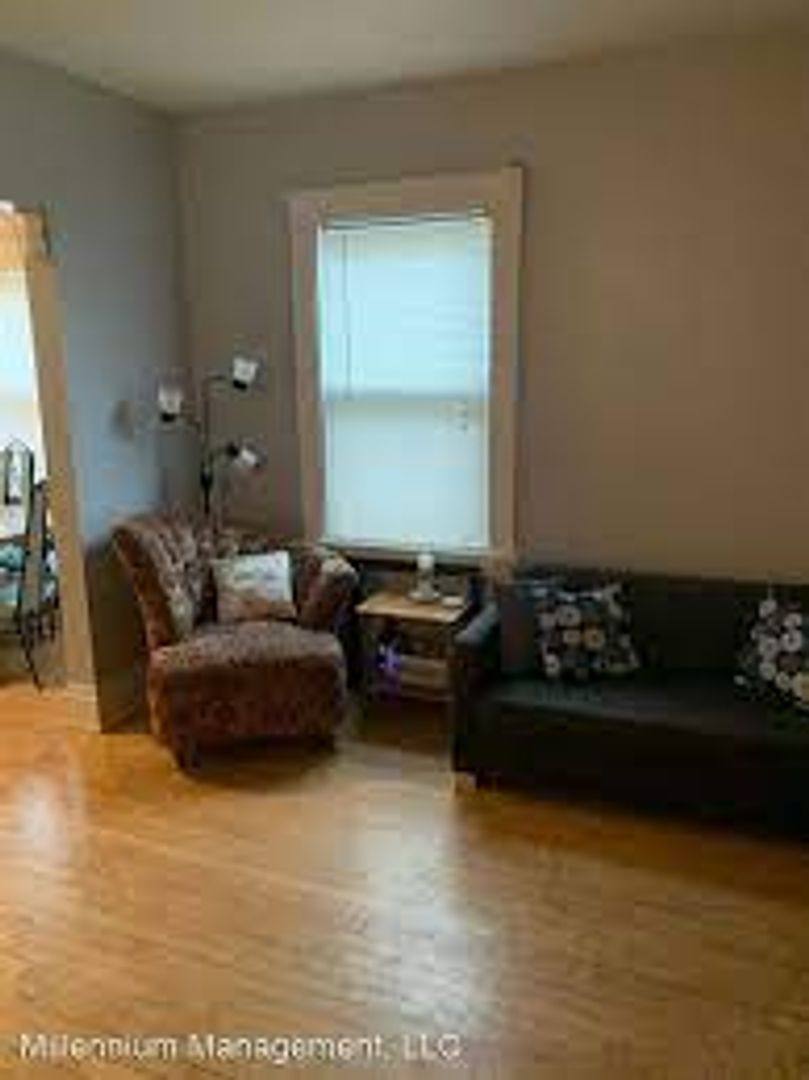 Apartment for rent at 808-810 University Ave SE, Minneapolis, MN 55414