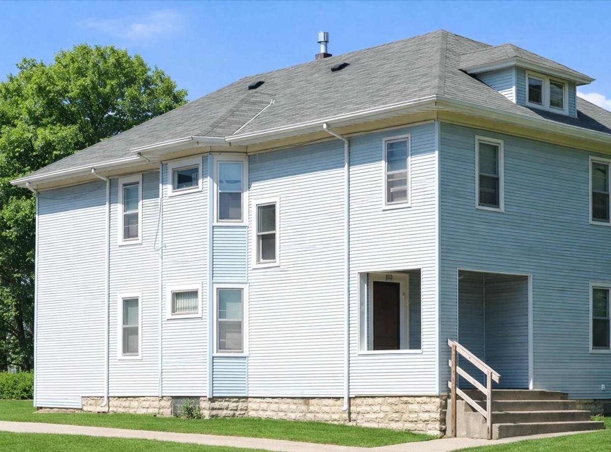 Apartment for rent at 808-810 University Ave SE, Minneapolis, MN 55414