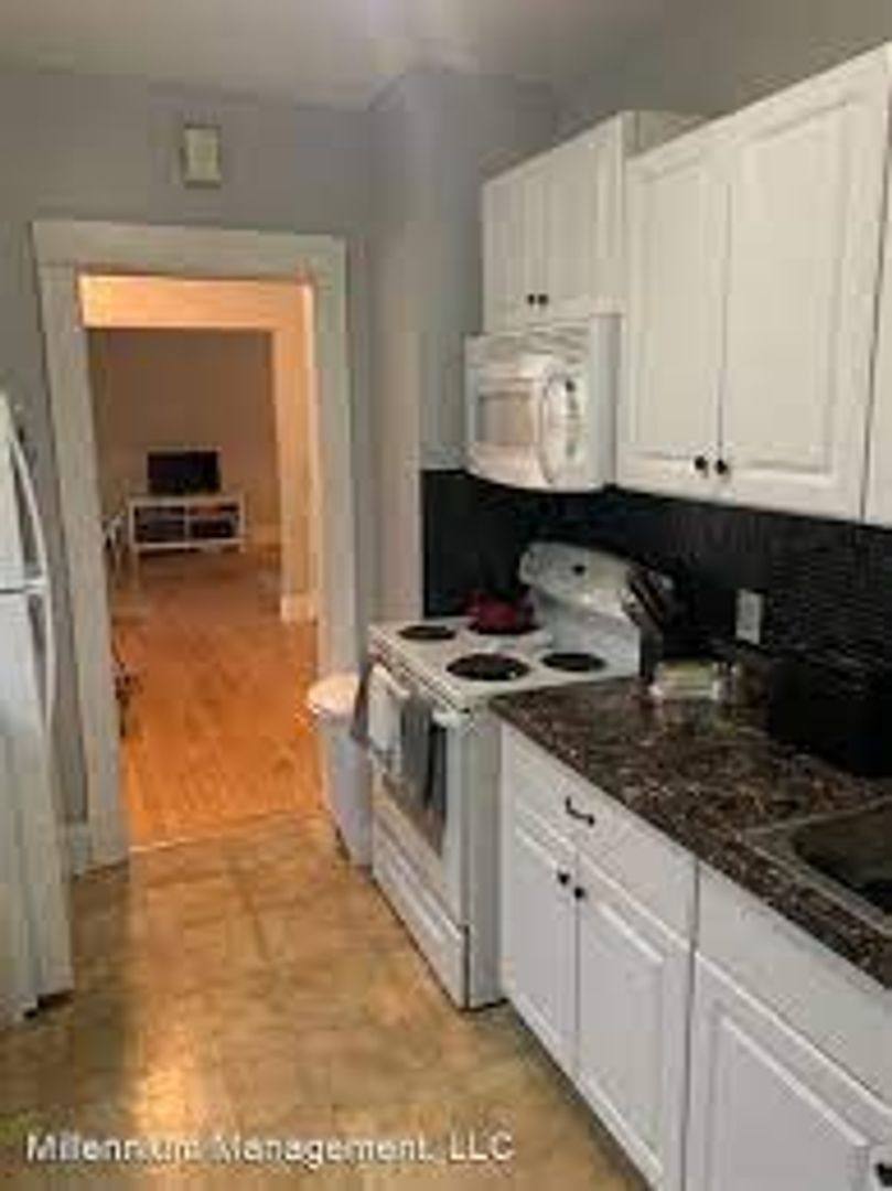 Apartment for rent at 808-810 University Ave SE, Minneapolis, MN 55414