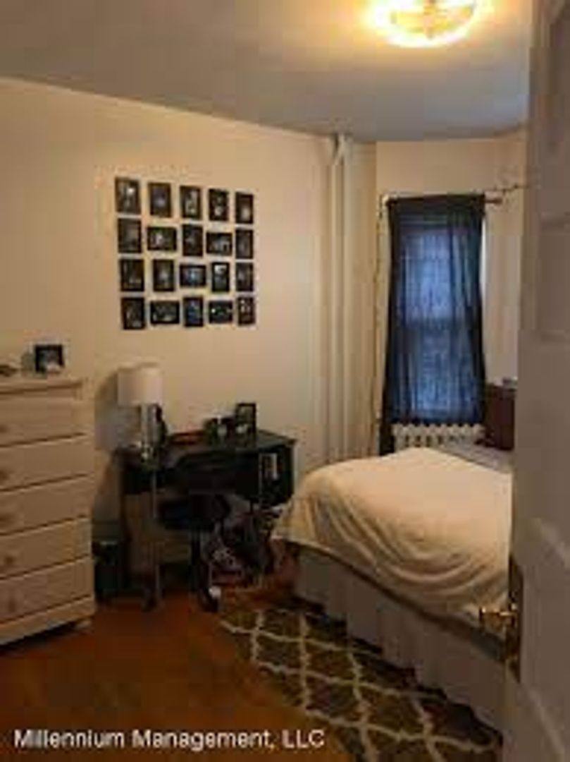 Apartment for rent at 808-810 University Ave SE, Minneapolis, MN 55414