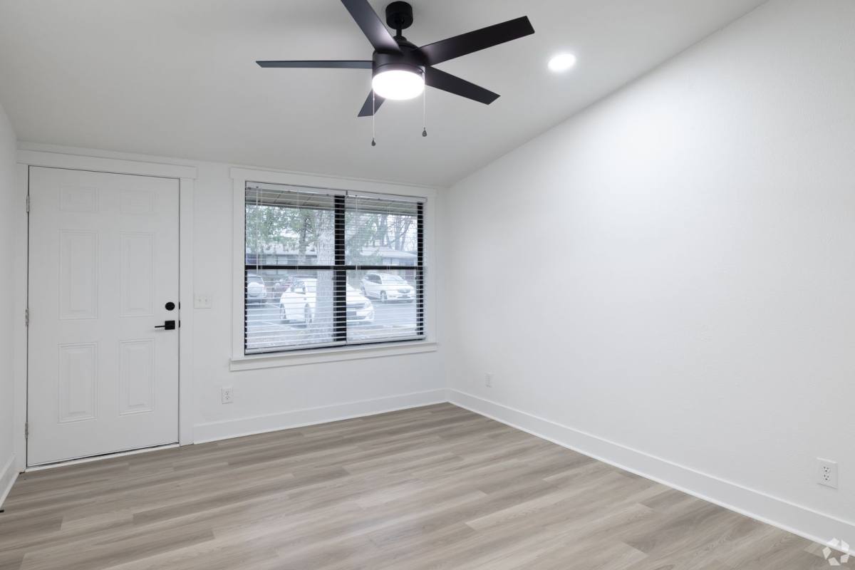 Apartment for rent at 2170 Fort Harrods Rd, Lexington, KY 40513