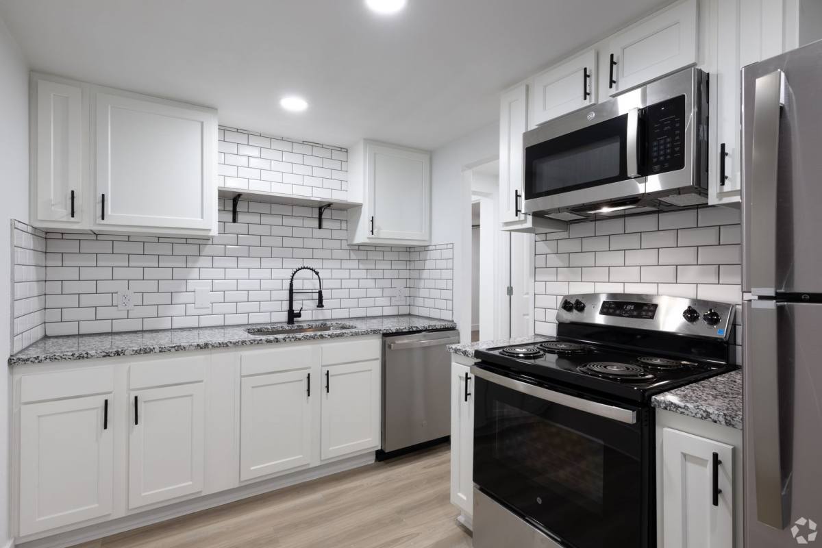 Apartment for rent at 2170 Fort Harrods Rd, Lexington, KY 40513
