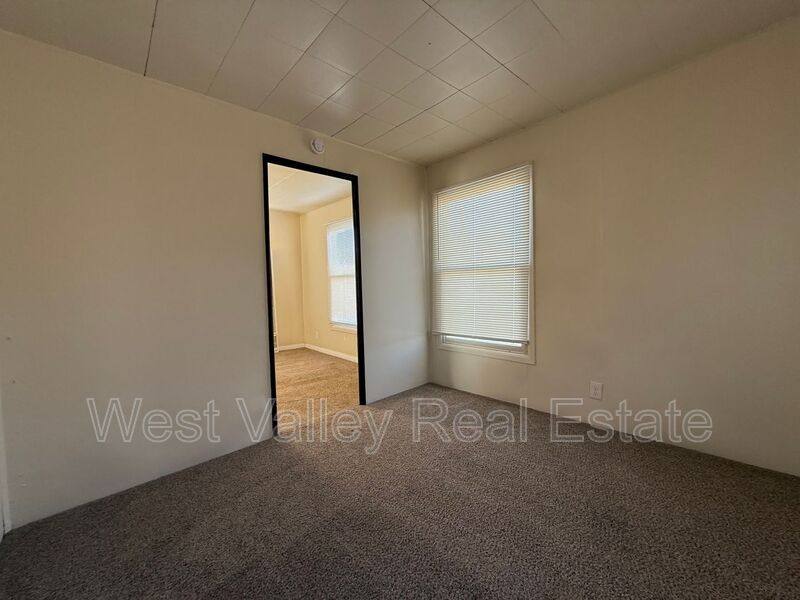 Apartment for rent at 200 1 2 Fillmore, Taft, CA 93268