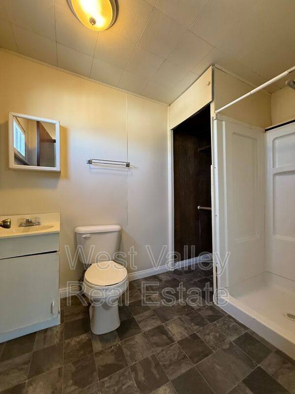 Apartment for rent at 200 1 2 Fillmore, Taft, CA 93268