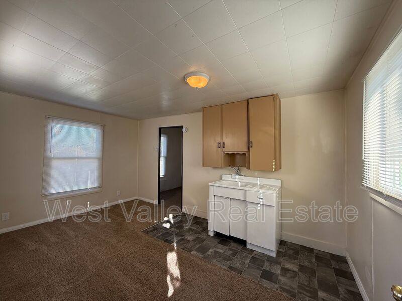 Apartment for rent at 200 1 2 Fillmore, Taft, CA 93268