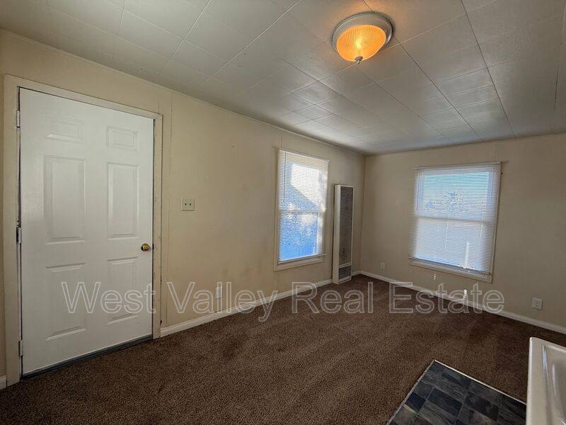 Apartment for rent at 200 1 2 Fillmore, Taft, CA 93268