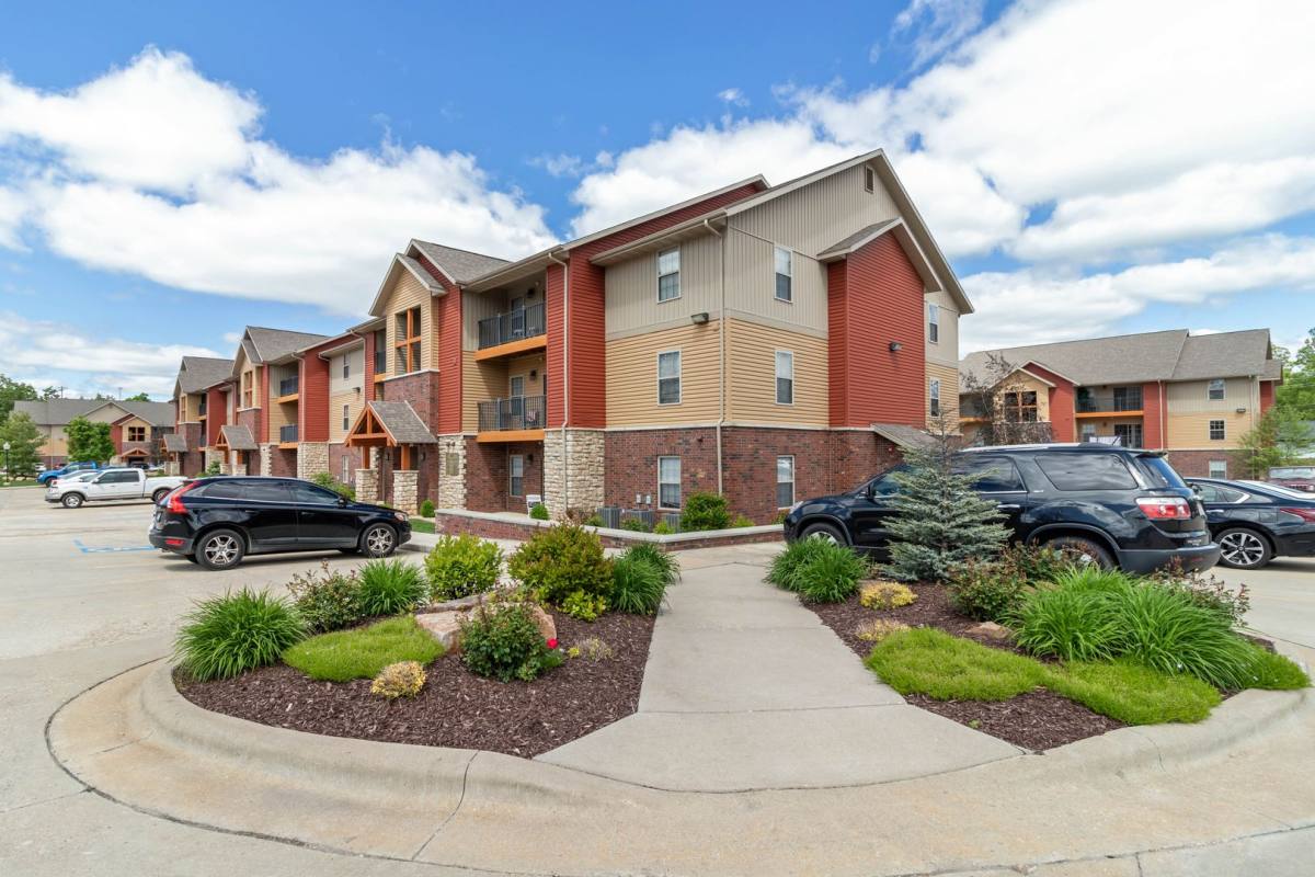 Apartment for rent at 108 Liberty Parkway, Saint Robert, MO 65584